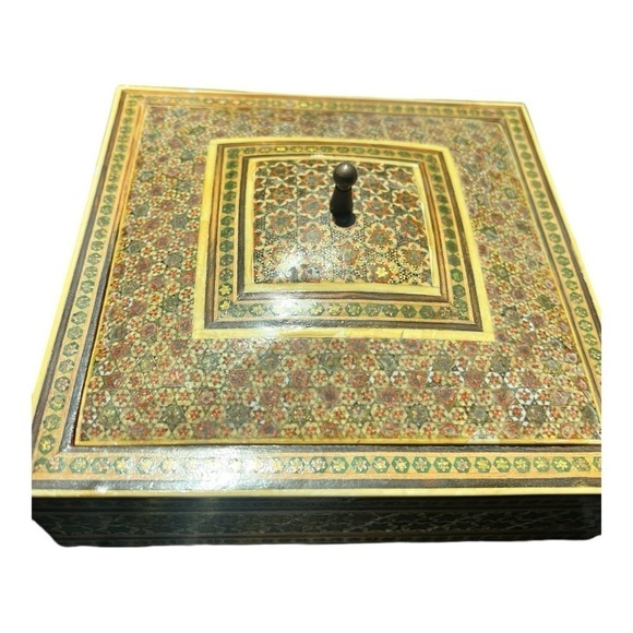 Vintage Intricate Micro Mosaic Lidded Box Velvet Lining Inlaid Marquetry - Picture 6 of 6